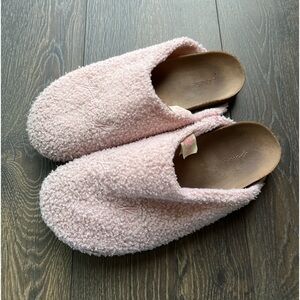 PINK Victoria’s Secret slipper slides